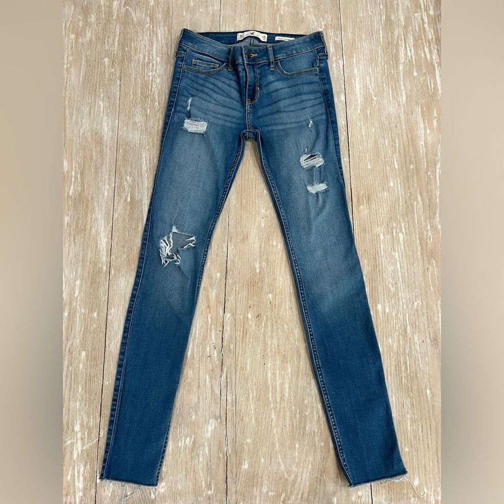 NWOT HOLLISTER LOW-RISE SUPER SKINNY CLASSIC STRETCH JEANS SIZE: W26 L30